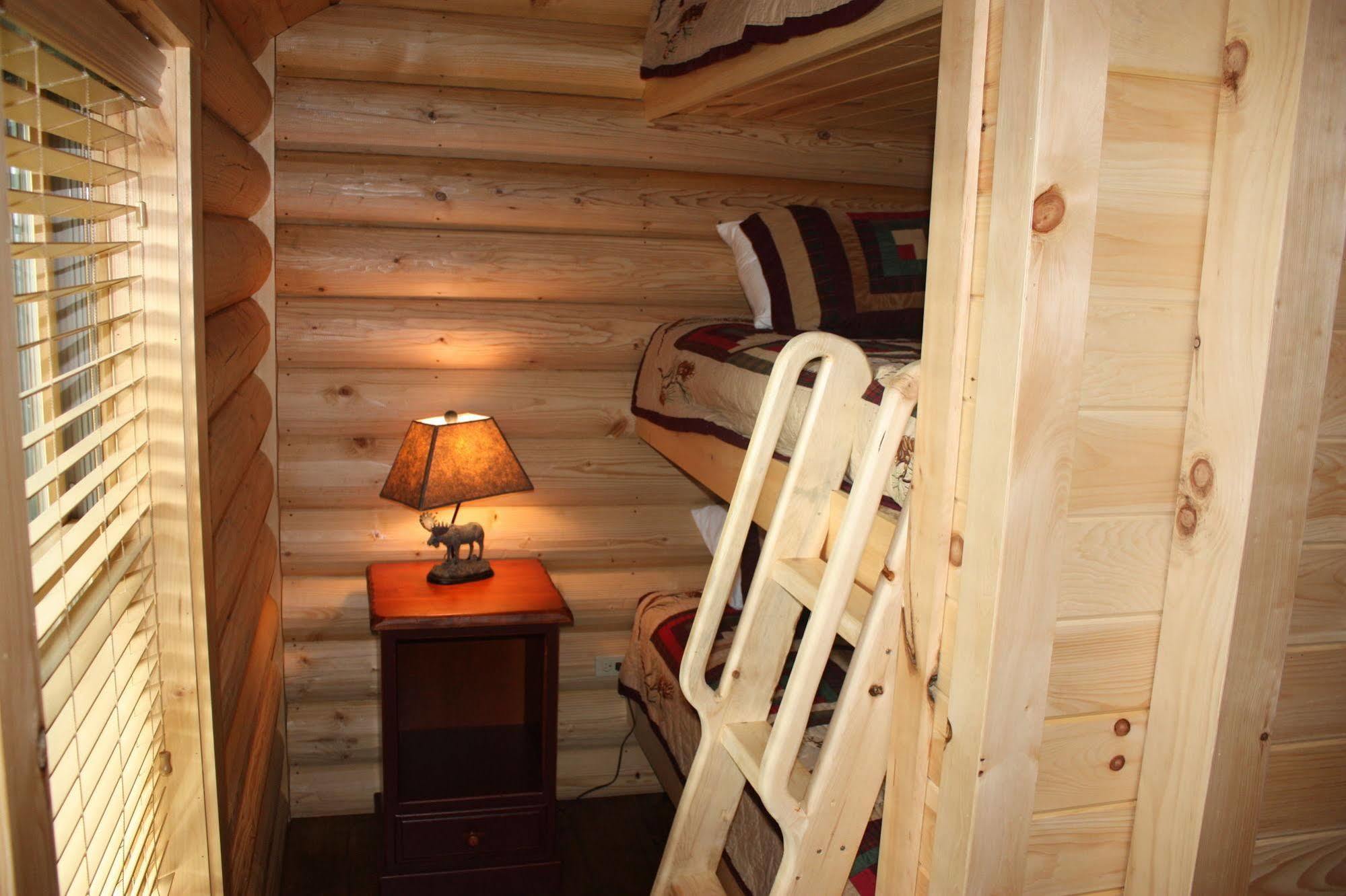 Lake Parlin Lodge & Cabins West Forks Eksteriør billede